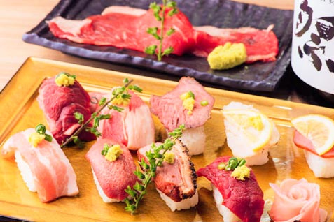 「肉盛酒場 とろにく 上野店」の炙り肉寿司