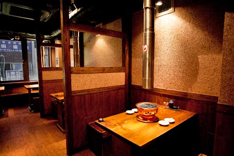 『ホルモン焼肉 縁 新宿歌舞伎町店』のボックスシート席