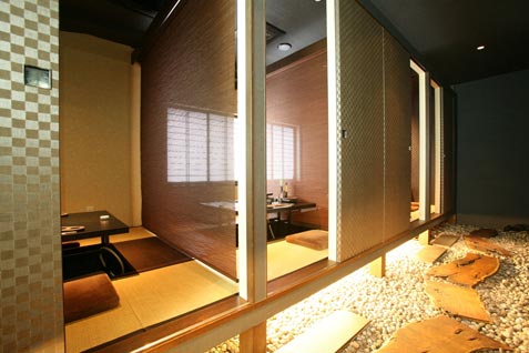 「溶岩焼 薩摩屋 新宿店（ヨウガンヤキ サツマヤ シンジュクテン）」の小上がりの和室