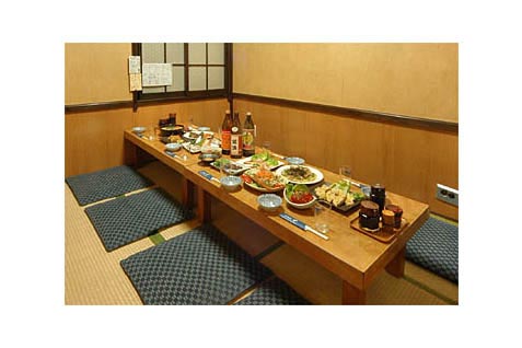 「居酒屋 千（イザカヤ セン）」の座敷席