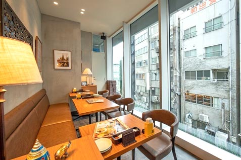 『韓国ごはん・酒家 ダイダイ 渋谷ストリーム店』の、ゆったりとしたテーブル席