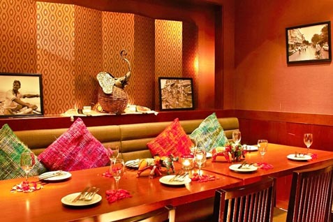 「TOMBOY INDIAN LOUNGE DINING 渋谷106道玄坂店（トムボーイ インディアン ラウンジ ダイニング シブヤ106ドウゲンザカテン）」のテーブル席