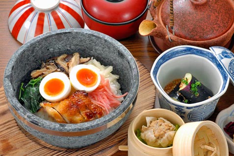 新宿『げんかい食堂』のランチメニュー「親子丼」