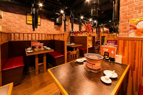 「まんぷくカルビ　上野店」の店内