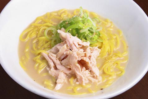 『大衆居酒屋 とりいちず 新宿歌舞伎町店』の人気の「鶏パイタン麺」