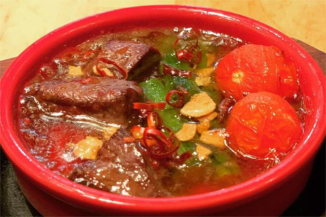 「BEEF KITCHEN STAND 歌舞伎町店」の「牛ハツのアヒージョ」
