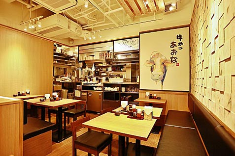 「牛かつあおな 西武新宿駅前店」店内
