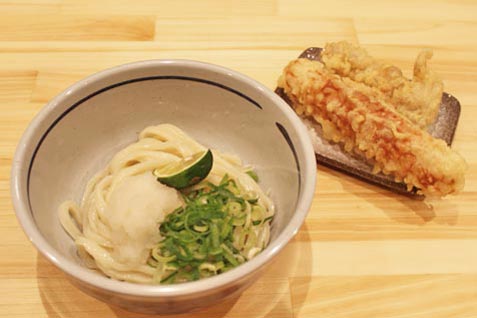 『うどん おにやんま』の「おろししょうゆうどん（とり天ちくわ天）」