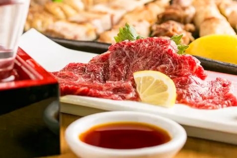 「肉浜 新橋店」の肉料理例