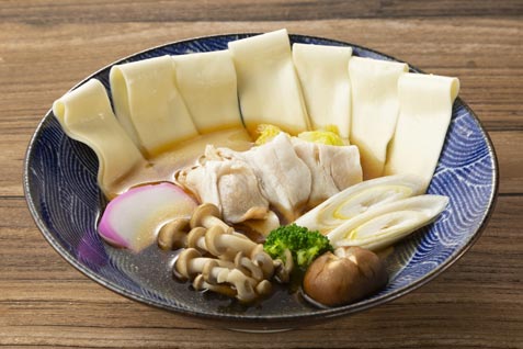 『飲み食い処 忠治』の「田舎豚 ひもかわうどん」