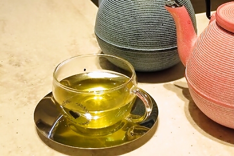 SALON BAKE & TEA　南部鉄器で提供される紅茶