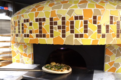 『クチノバ』のピザ窯