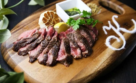 『KICHIRI MOLLIS 新宿通り』の肉料理