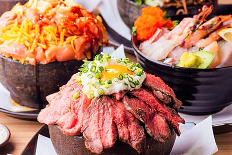 「肉盛酒場 とろにく 上野店」の丼例