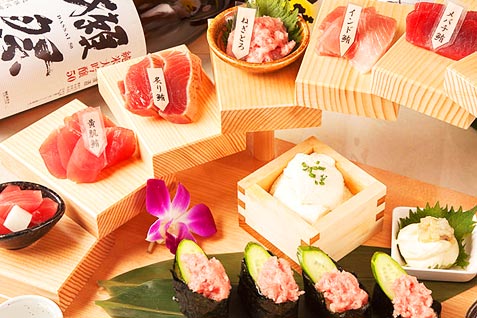 「マグロ 婆娑羅 上野店」の「鮪の階段盛り」