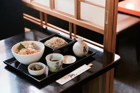 「うえのやぶそば」の「せいろうと天婦羅のお茶わんセット」