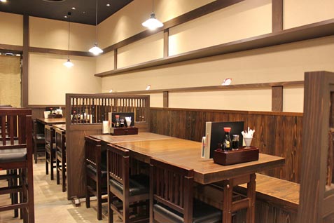「浅草銀鯱」の店内