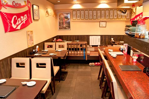 『広島瀬戸内料理 雑草庵』の店内