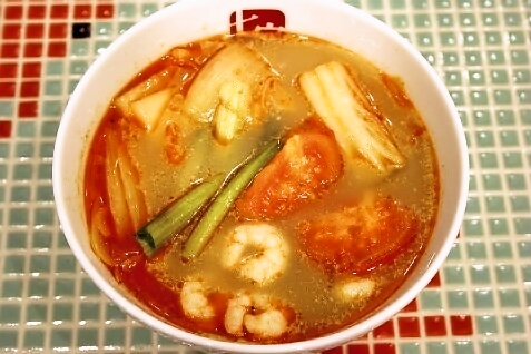 『七宝麻辣湯 渋谷店』の中辛スープ