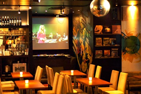 「kawara CAFE＆DINING 池袋店」の店内テーブル席