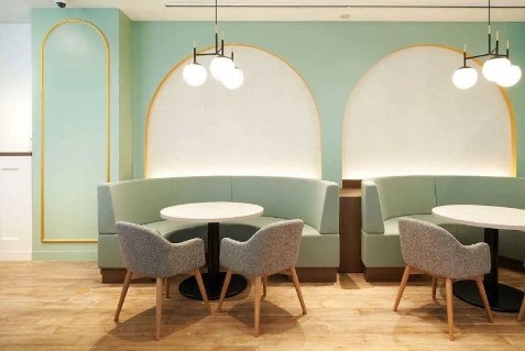 『GINZA TENSHODO CAFE』の店内