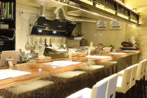 「GINZA Cafe Hanon」の店内