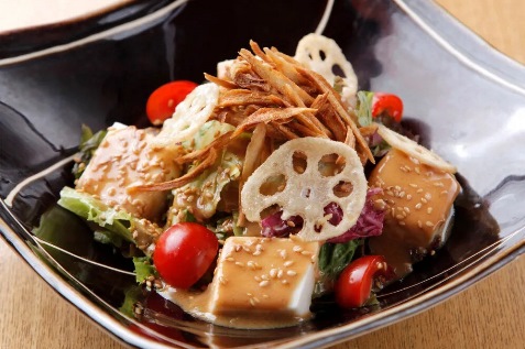 京とうふ藤野 牛蒡、蓮根、金胡麻の豆富サラダ