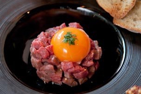 『リゴレット』の「牛肉のタルタル」