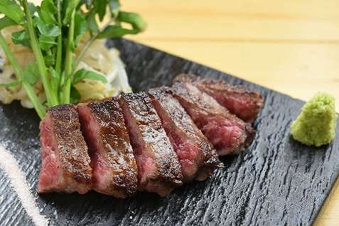 『肉バルSHOUTAIAN 渋谷店』の黒毛和牛ステーキ