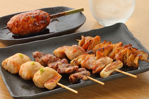 『KOYOI 炭火焼と旬菜』の絶品「炭火串焼き」