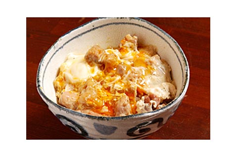 『炭火焼鳥 こけこっこ』の絶品「特製親子丼」