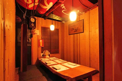 『おはじき新宿』の古民家風の店内