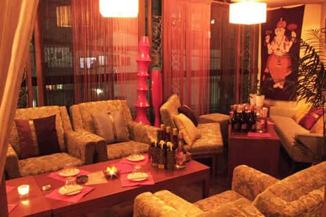 『TOMBOY INDIAN DINING 池袋2号店』のエキゾチックな店内