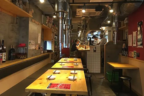 「炭火焼きホルモンまんてん 新宿西口店」料理イメージ