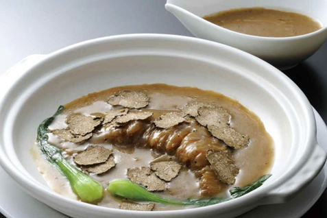 「中国料理 礼華」の「フカヒレと鮑の煮込み　土鍋仕立て」