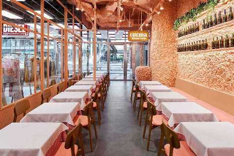 『cucina Diesel Farm』の店内