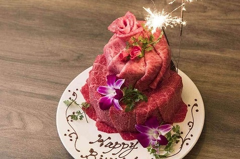 『うしごろバンビーナ 渋谷店』の肉ケーキ