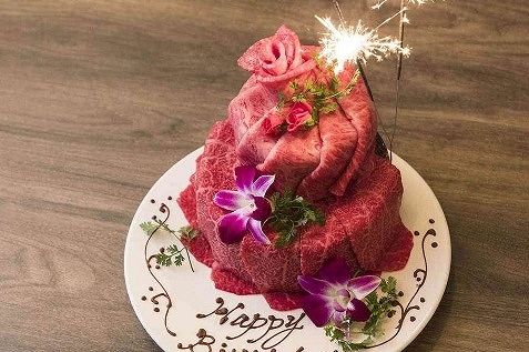 『うしごろバンビーナ 渋谷店』の肉ケーキ