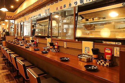 『いっとく 大阪駅前第3ビル店』のカウンター席