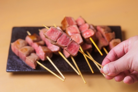 「名物！トロ牛タン串」