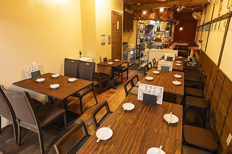 『鶏酒場 大阪梅田 アイボリー』の店内