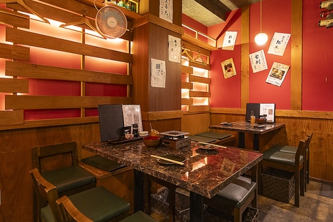 『鮨と焼鳥　オキタヤ東通り店』の店内