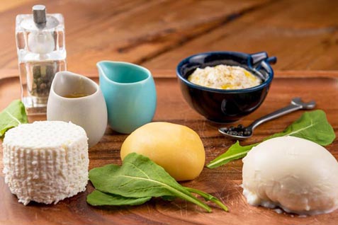 『goodspoon みなとみらい店』のおすすめ「自家製チーズプラッター」