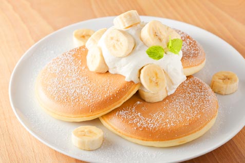 『Pancake Ristorante』のおすすめ「完熟バナナとバニラ香る甘さひかえめホイップクリーム」