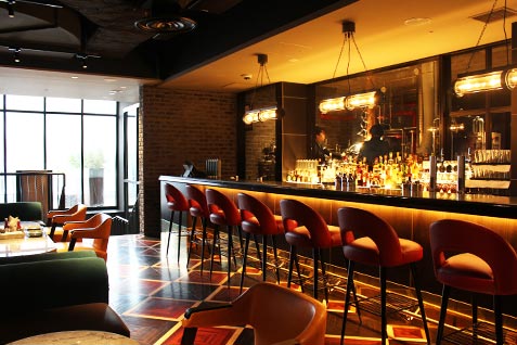 『QUAYS pacific grill』のバーコーナー