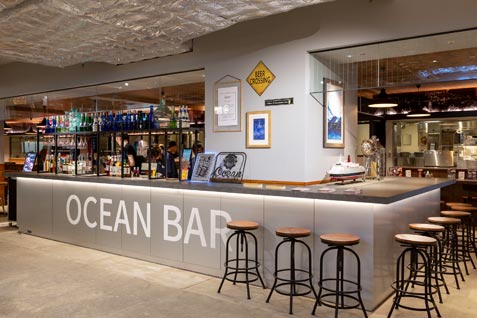 『JAPAN RAMEN FOOD HALL』のバーカウンター