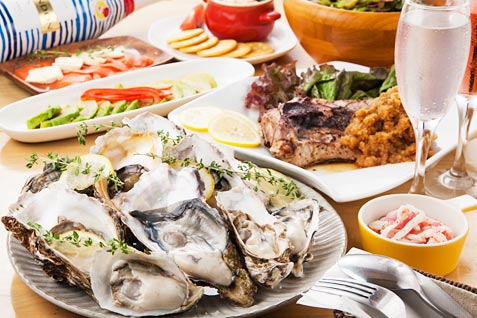 魚介イタリアン　UMIバル 新宿店の無菌牡蠣は食べ応え充分！
