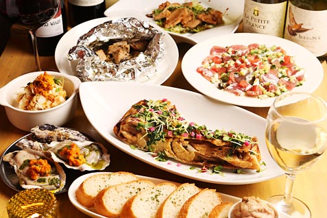 魚介イタリアン　UMIバル 新宿店は牡蠣以外にもイタリアンを楽しめる。