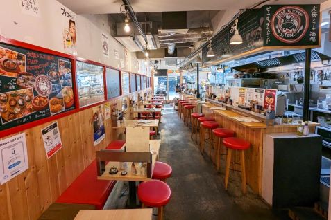 「BEEF KITCHEN STAND 立川北口店」の店内