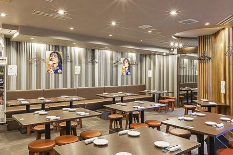 『肉匠 梅田チャコール』のゆったりとしたフロア